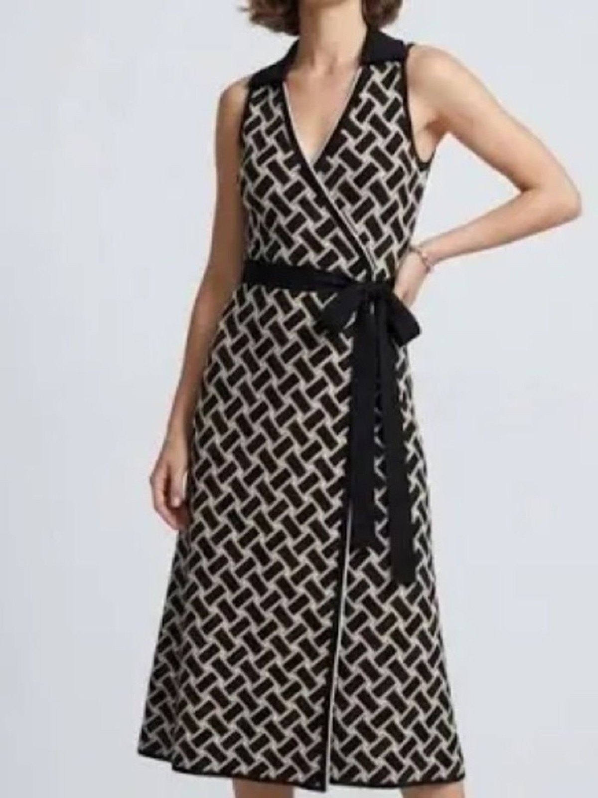 Diane Von Furstenburg Sleeveless Black & Cream Geometric Wrap Dress M