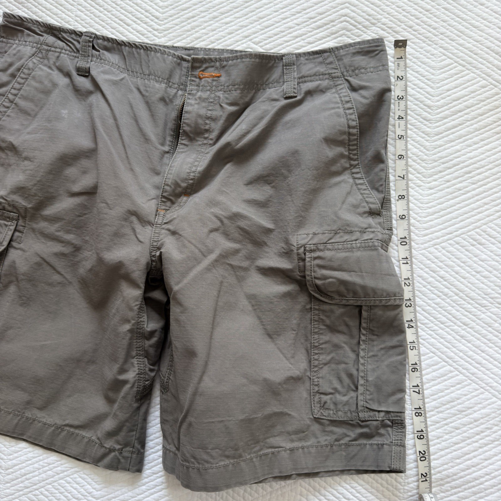 L.L.Bean Men’s 40 Gray Natural Fit Cargo Shorts Canvas Cotton Button Fly Pockets