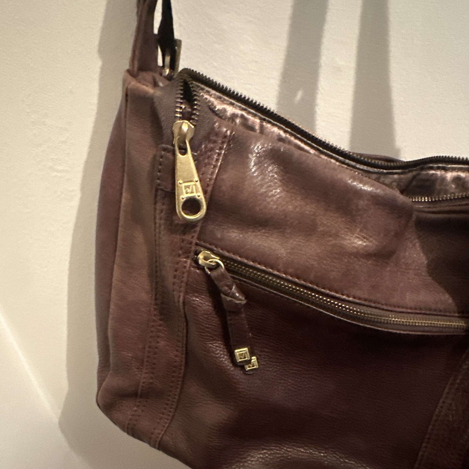 Stone Mountain Women’s Brown Shoulder Bag Zip Closure Adjustable Strap Pockets