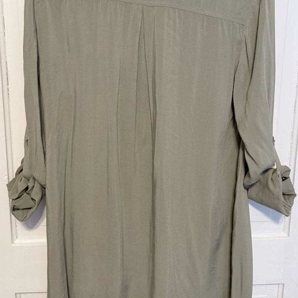 Chico’s Women’s Olive Green Rayon Roll Tab Sleeve Utility US size Small