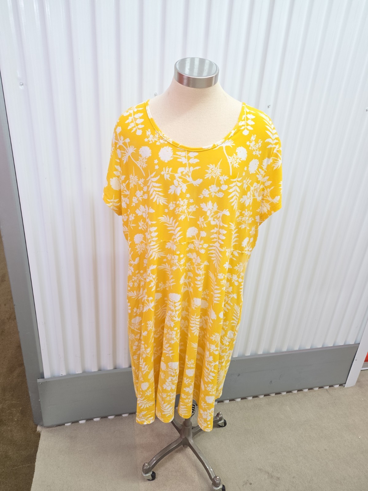 Bobbie Brooks Women’s Floral Dress 3X Plus-Size Short Sleeve Yellow Floral New