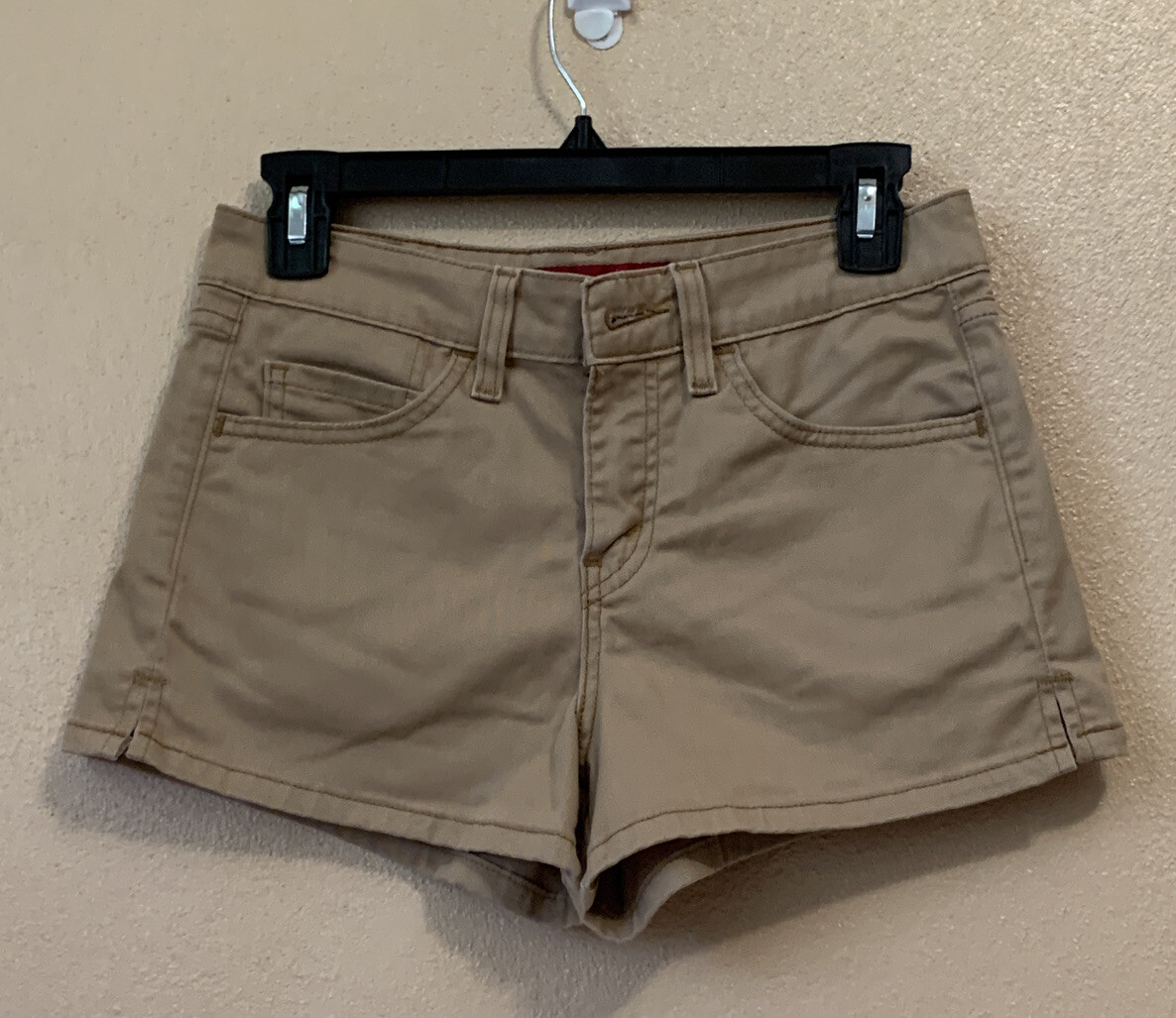 EUC Levi’s Womens Shorts 98% Cotton / 2%elastomer Superlow Stretch Size 3JR