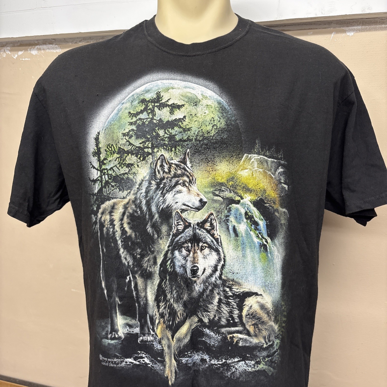 NWOT 2015 The Mountain Tami Alba Full Moon Night Wolves Black T-Shirt XL
