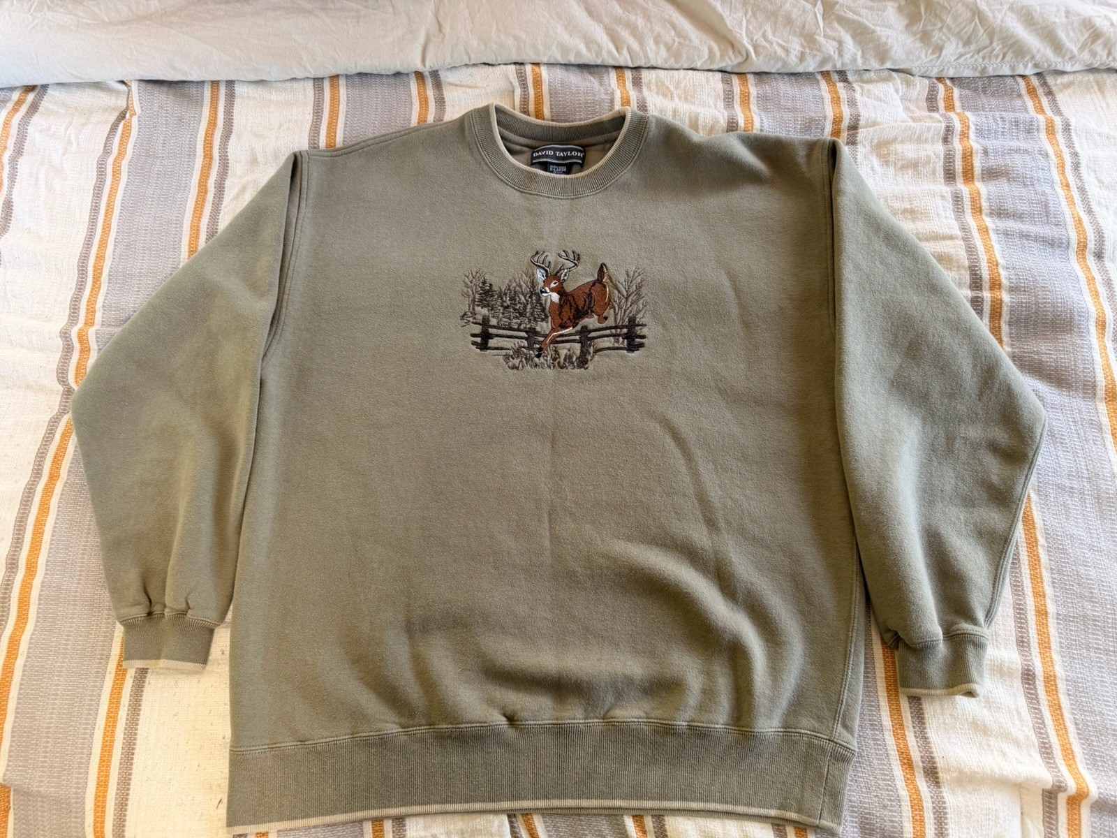 Vintage David Taylor Embroidered Deer Crewneck Sweatshirt Sage Green Size XL