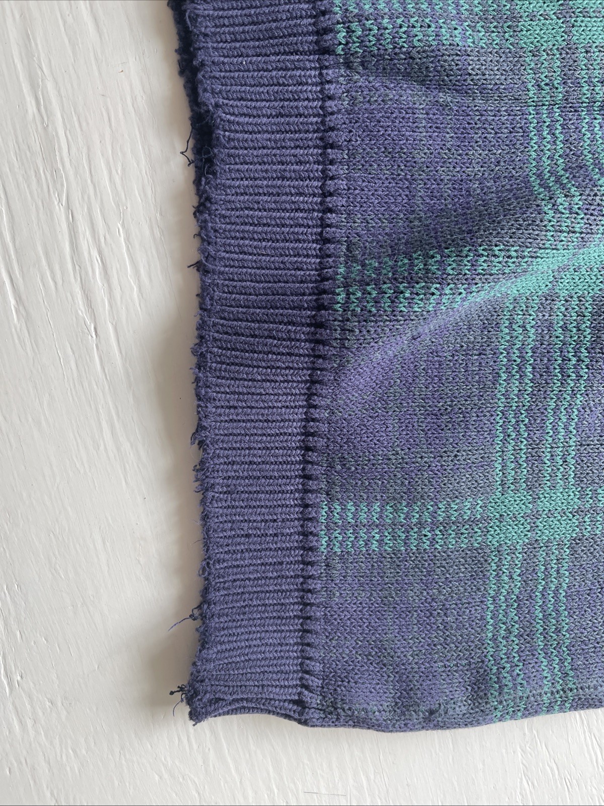 Vintage GAP Distressed Cotton Tartan Plaid Sweater Vest Pullover Men’s Small