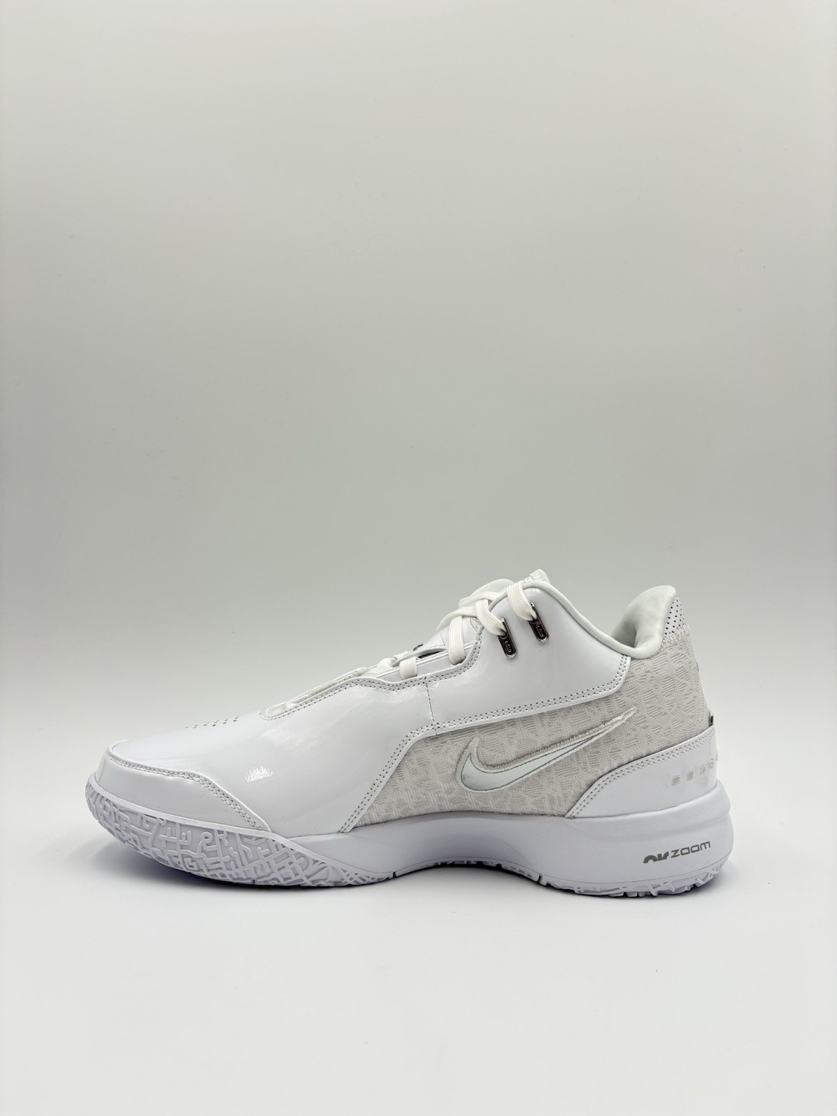 Nike Men’s ZM Lebron Nxxt Gen Ampd Size 10.5 White |FJ1566 102|