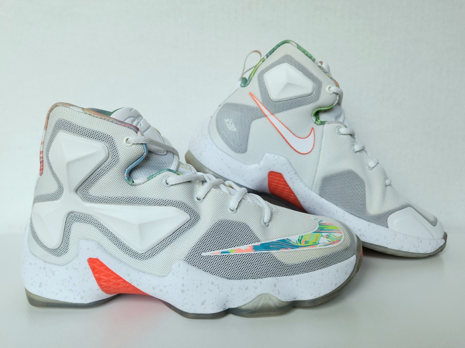 Nike LeBron 13 High Easter GS Size US 6.5Y 808709-108