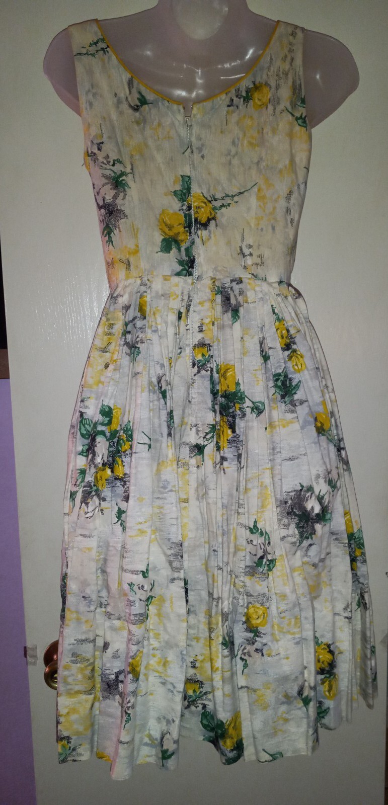 Vintage 50s Yellow Rose Bouquet Novelty Print Cotton Swing Dress VLV XS