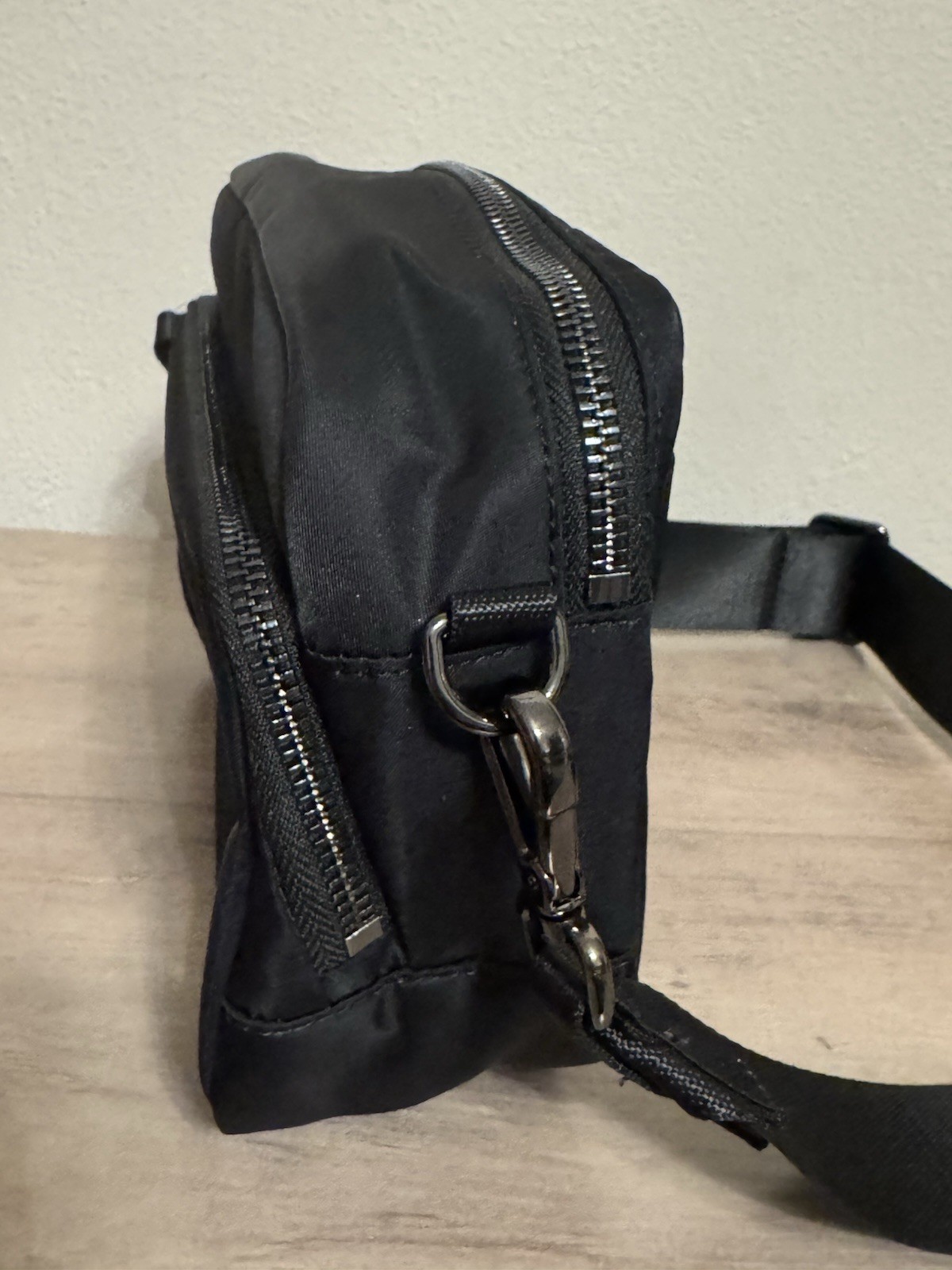 NWOT Black Lululemon 3L large everywhere crossbody metal hardware