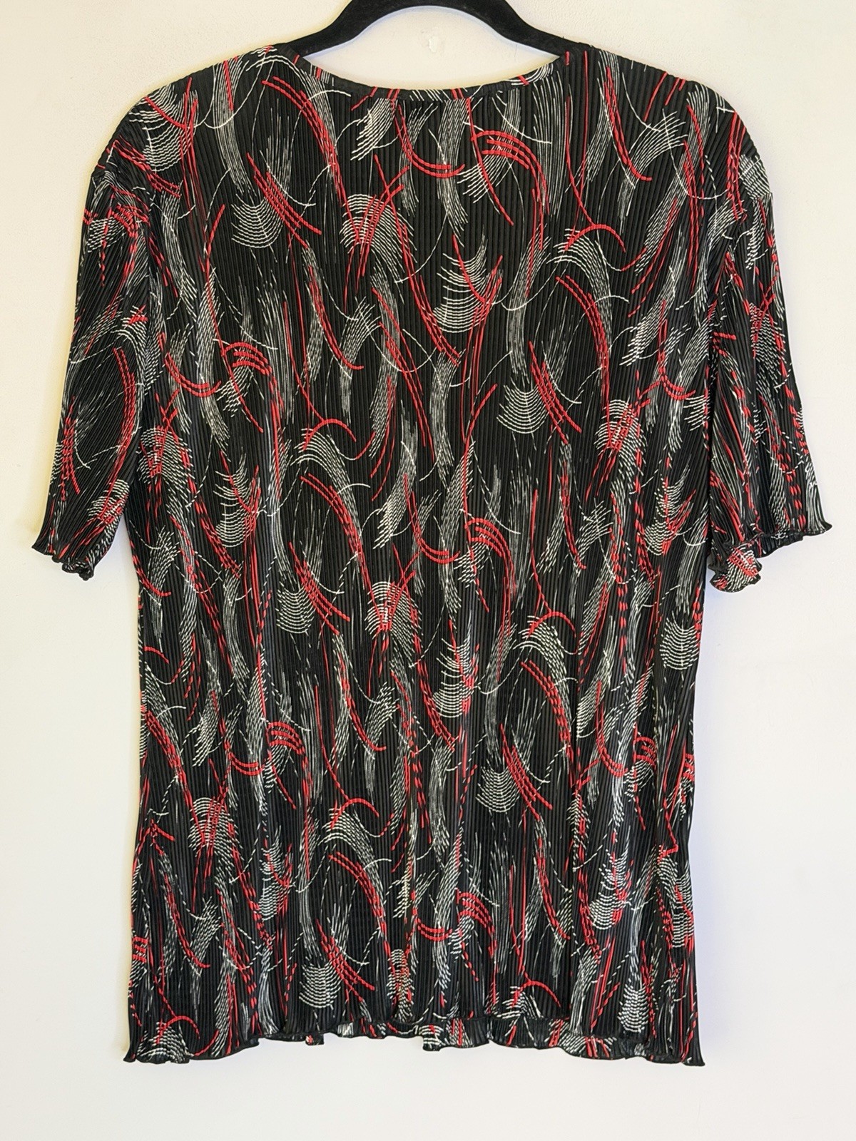 Classics Women’s Pleated Blouse Top Black Red White Abstract Print Size 20 22