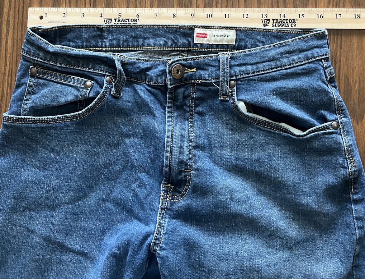 Wrangler Men’s Free To Stretch Athletic Fit Jean Blue 32×30 (actual 32×29.5)
