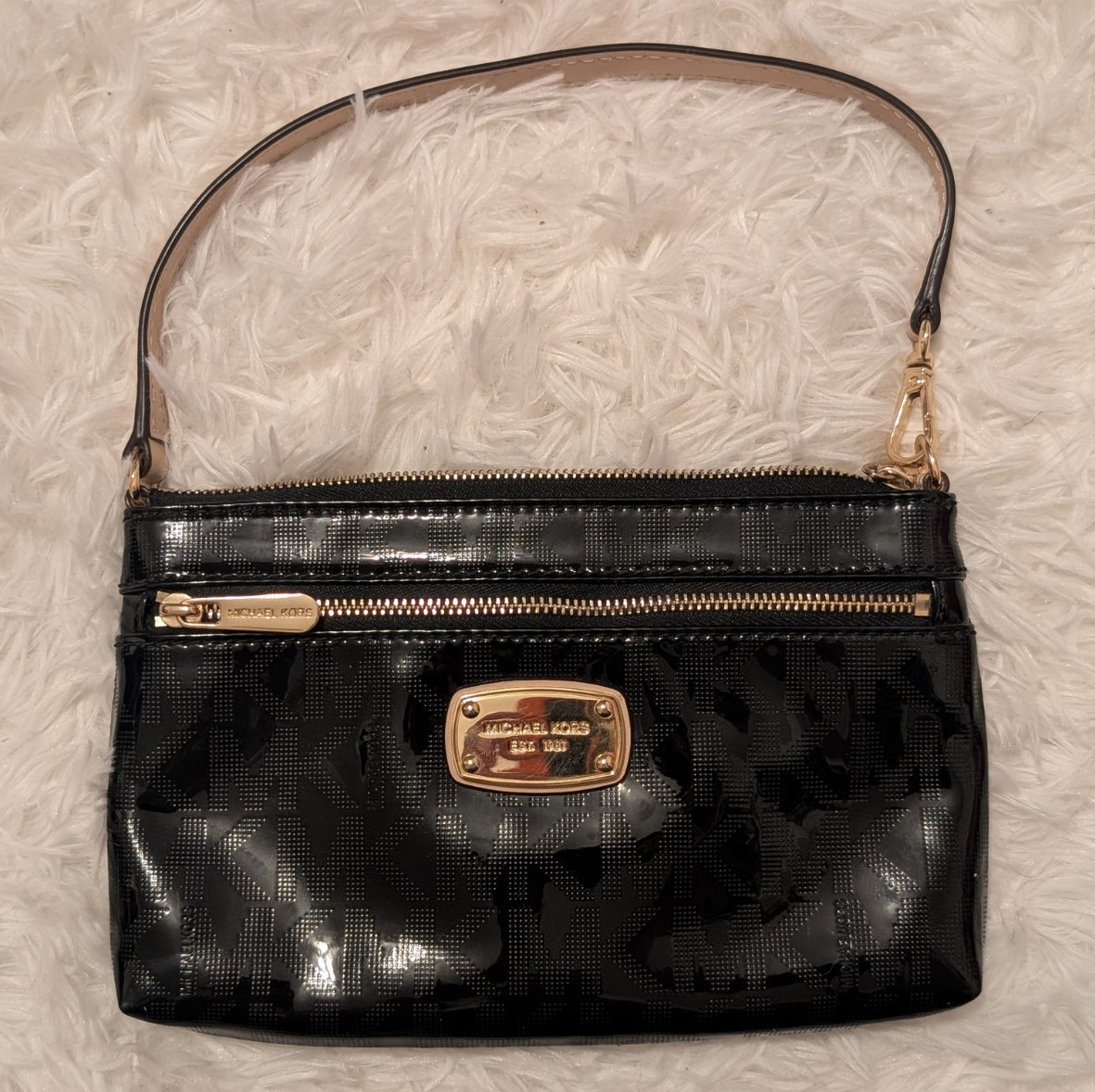 Michael Kors Black Patent Logo Shoulder Bag Gold Hardware Zip Lined Pockets
