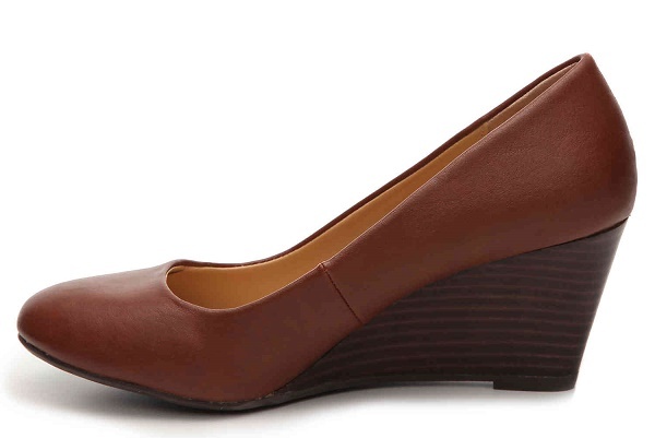 Report Vasco wedge pump tan brown 2.5 ” heels sz 9 Med NEW