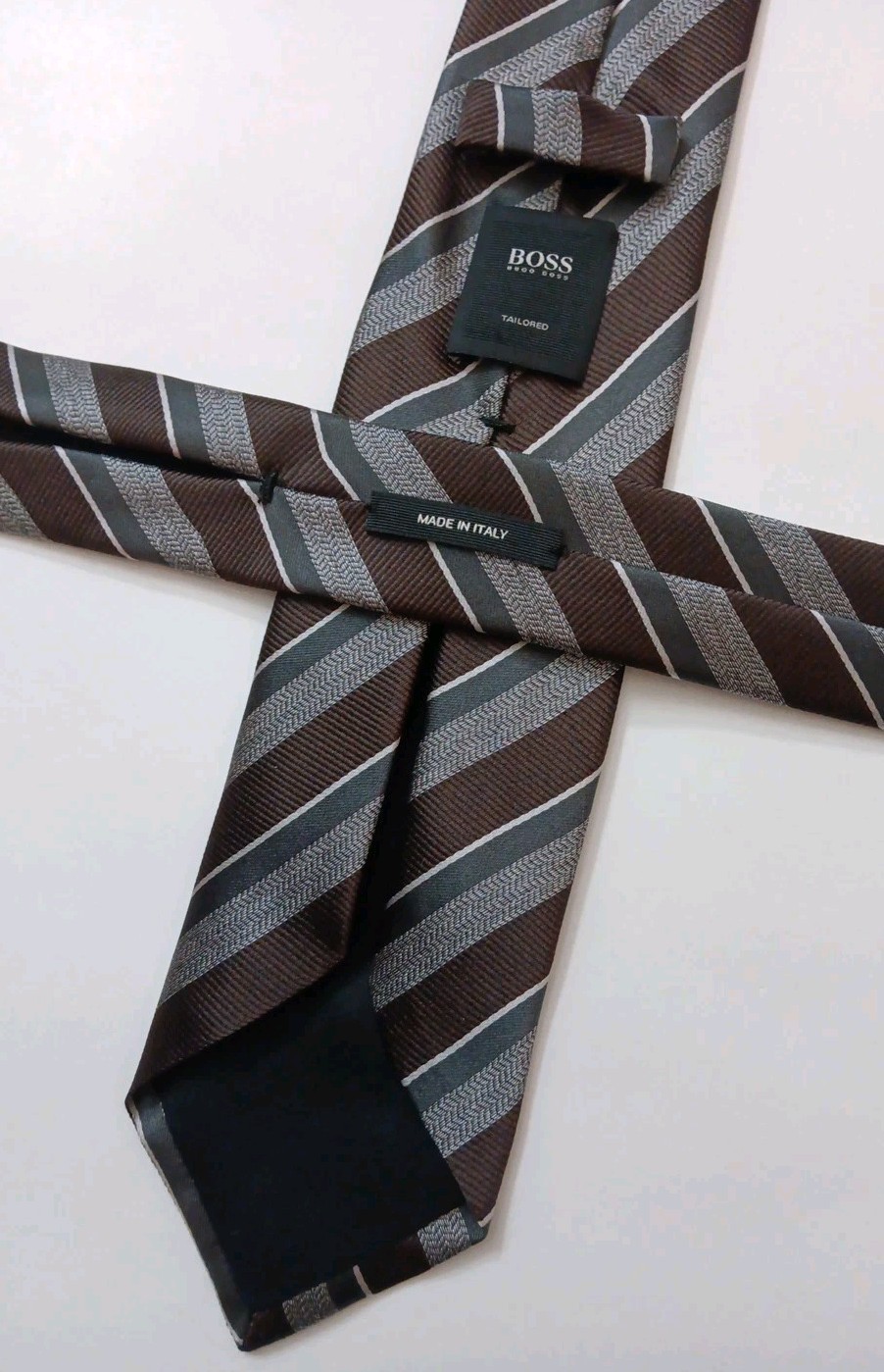 New 145+ Hugo Boss Men Silk Tie Made in Italy Striped Necktie Sz L 60″× W 3 1/8″
