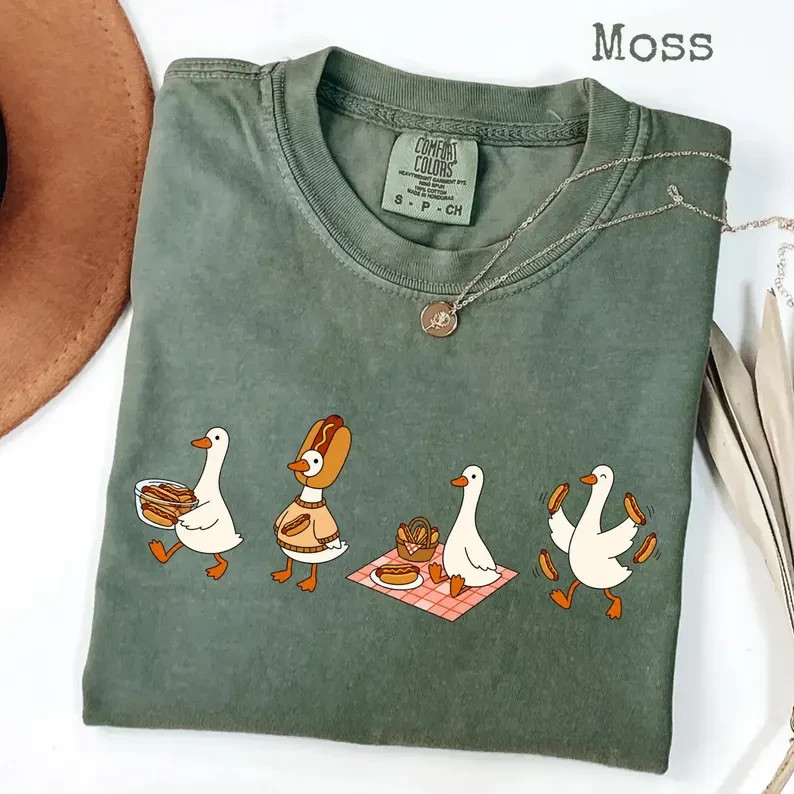 Cute Duck Hot Dog Picnic Funny Goose Retro Graphic T-Shirt Unisex