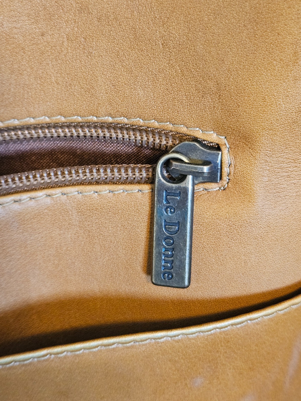Le Donne Birch Bay Crossbody Bag Color Tan TR-808-TAN Colombian Vaquetta Leather