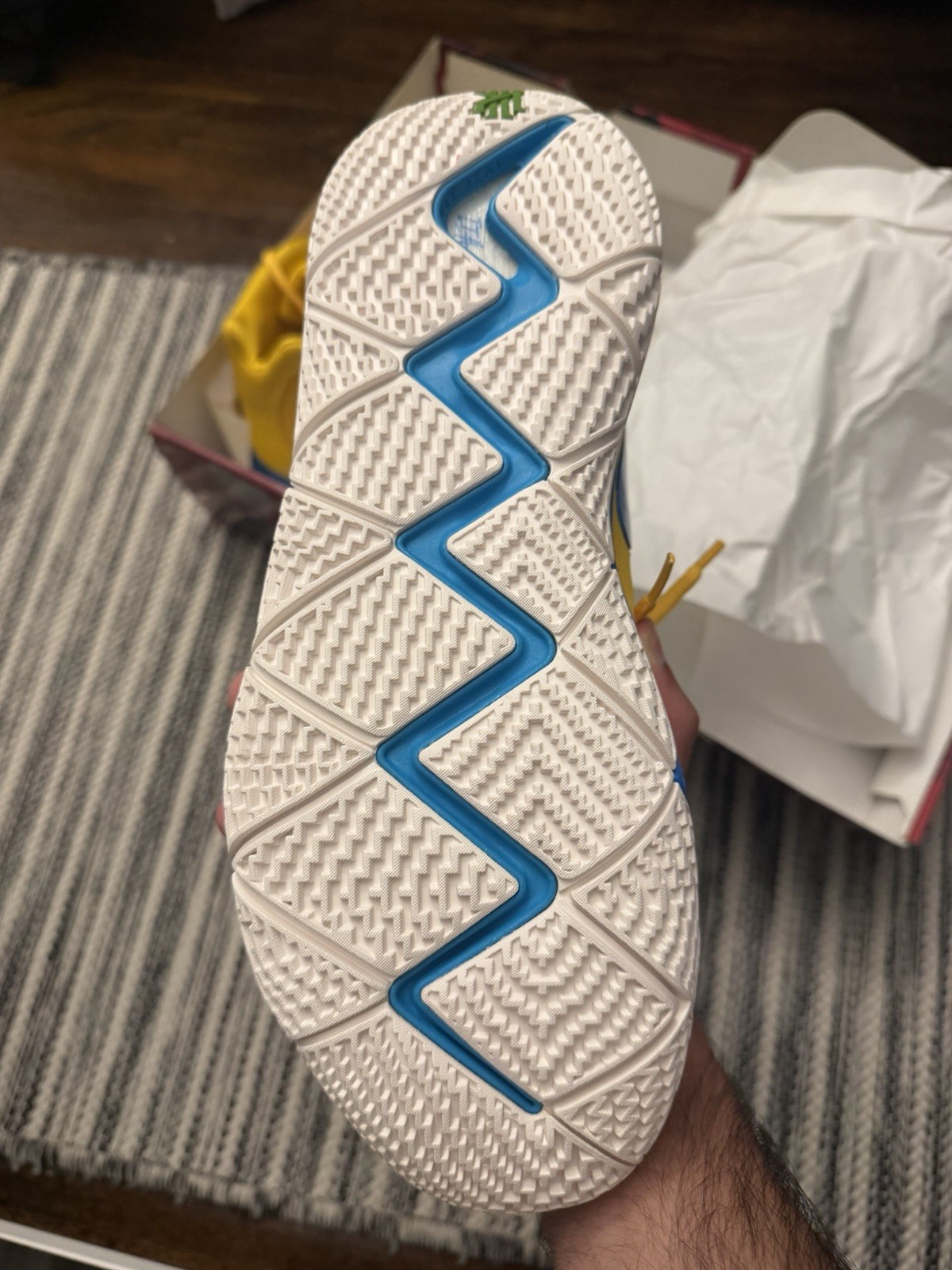 Nike Kyrie Irving 4 KIX 10.5 NEVER WORN OR TRIED ON