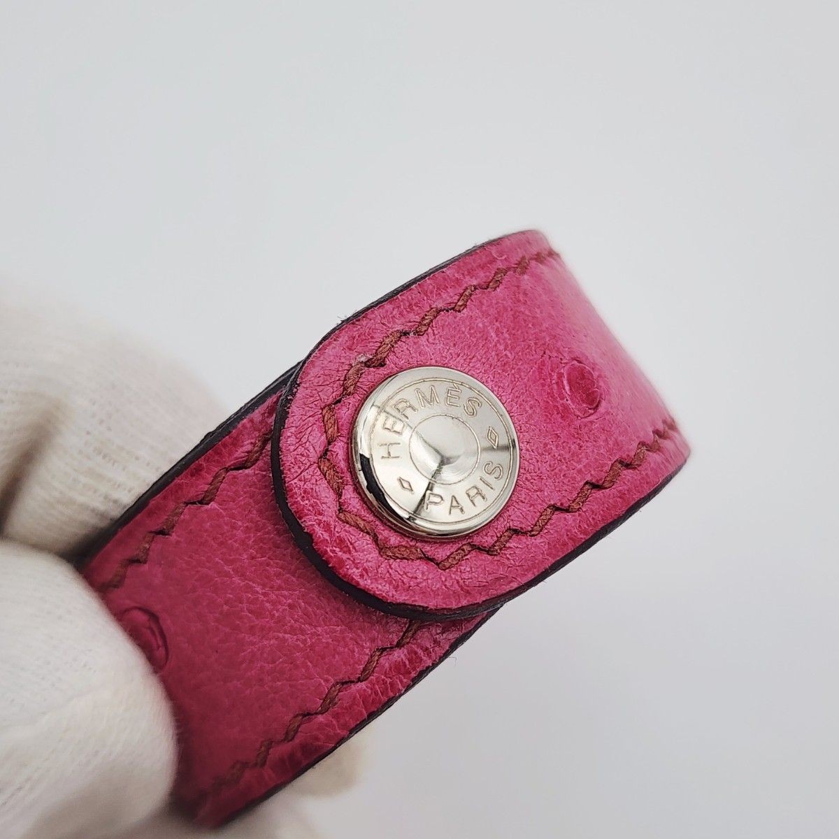 HERMES Nomad Glove Holder Ostrich Leather Silver Hardware Pink 3.5cm Diameter