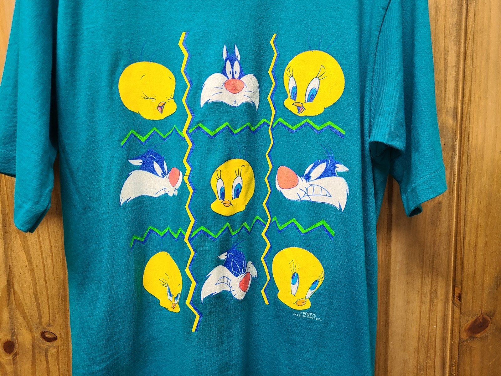 Vintage 1997Tweetie Bird Looney Toons Graphic T -Shirt-single stitch-size large
