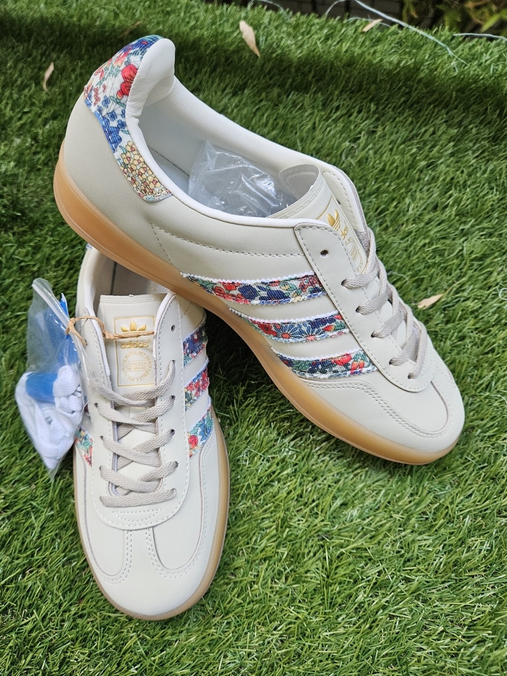 NIB Adidas Gazelle Indoor Liberty London Floral Cream Unisex Sneakers 8M / 9.5W