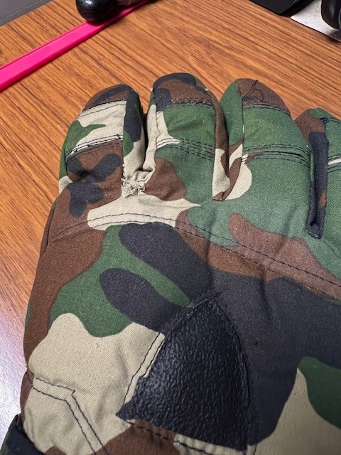 Thinsulate Brand, Thermal Insulation Gloves, Camo. Size Large.