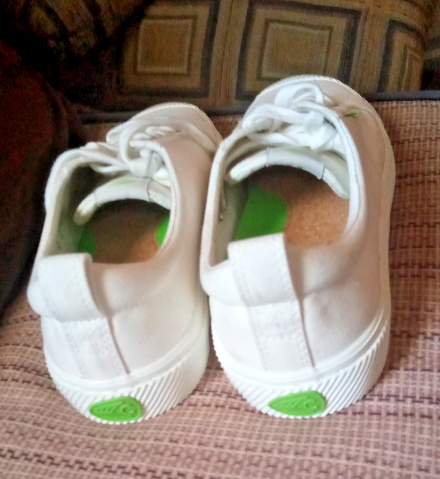 Cariuma Oca Low Athletic Sneaker Shoes White Canvas Women’s Size US 6.50/37EU