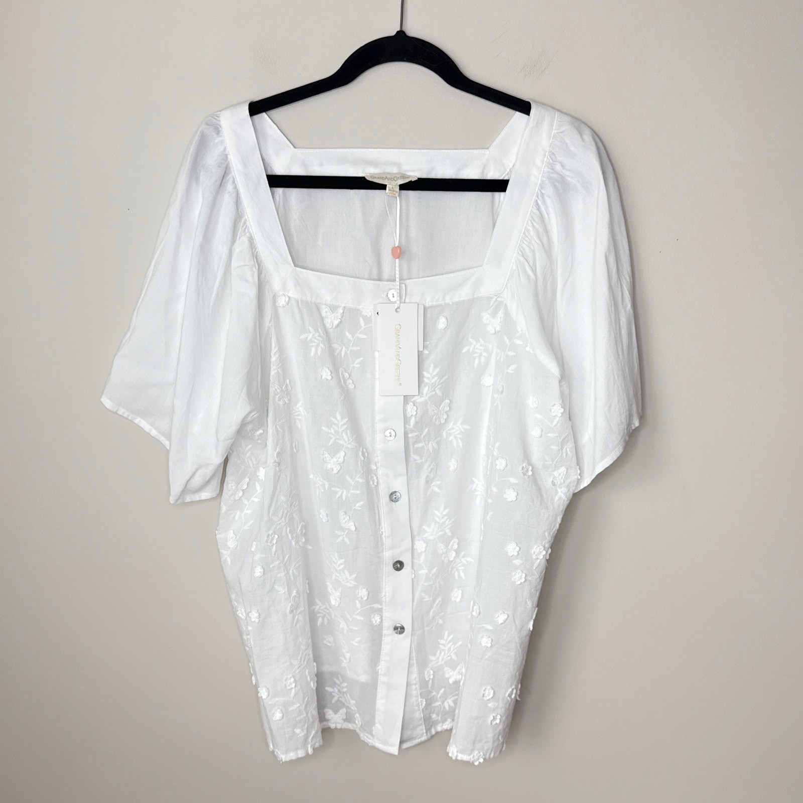 NEW NWT Grand & Greene Butterfly & Floral Applique White Top Size Large Fairy
