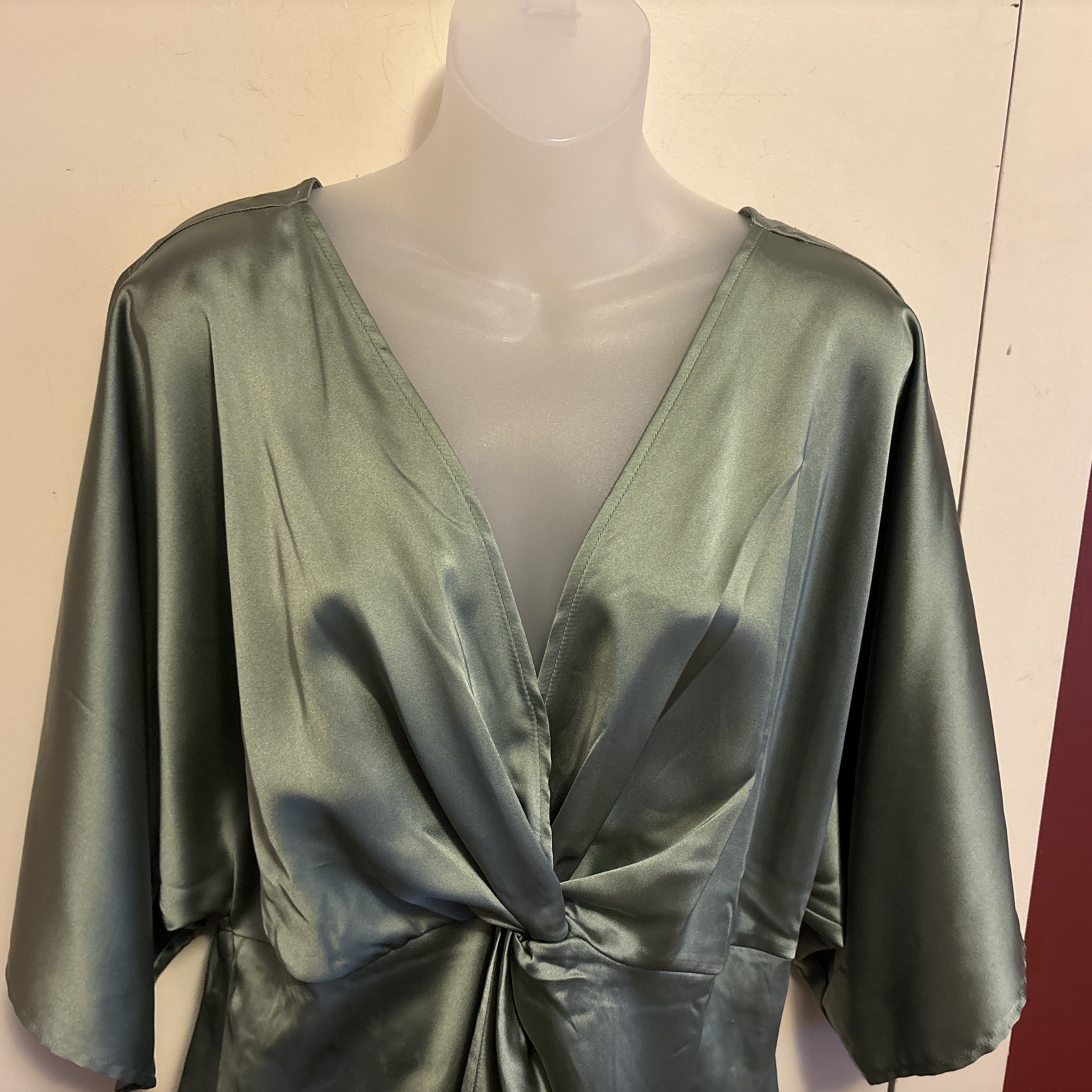 Pleione Satin Green Sz Large Blouse Front Twist short Sleeve Vneck Women’s