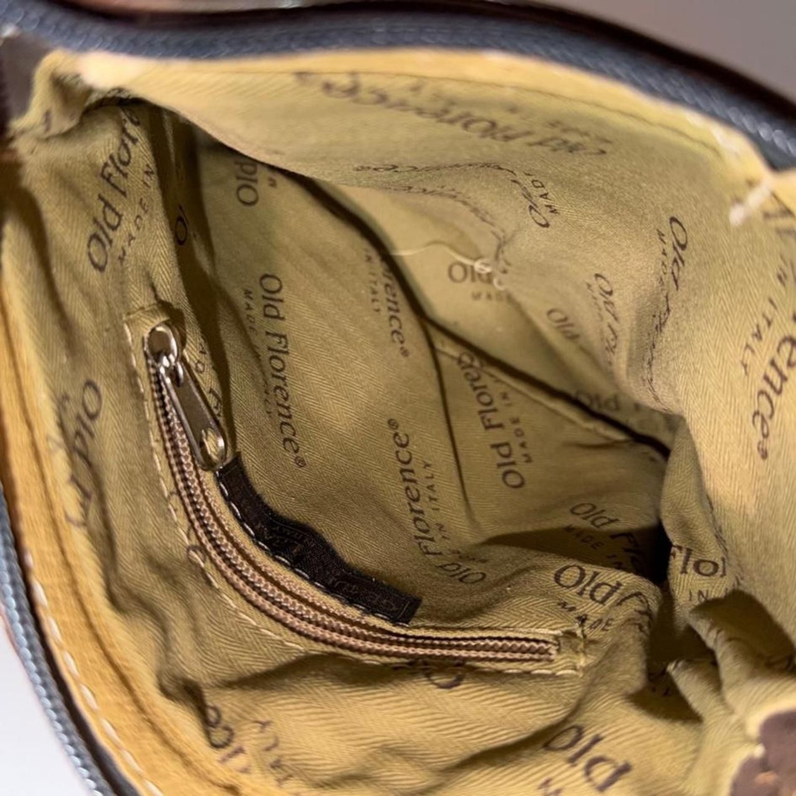 Vintage Old Florence multi-pocket leather bag