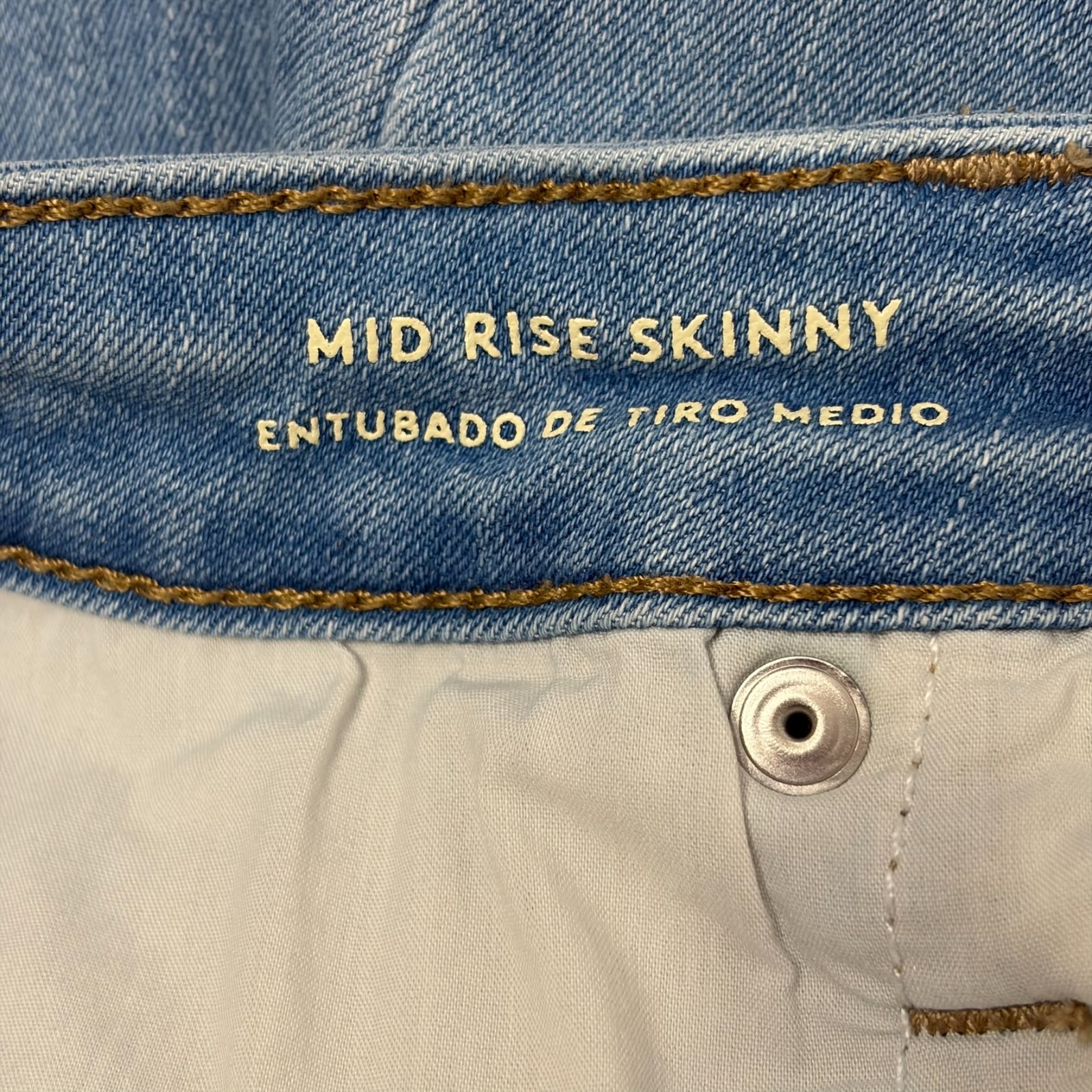 Universal Thread Women’s Mid Rise Skinny Jeans Distressed Light Wash 10 30R EUC