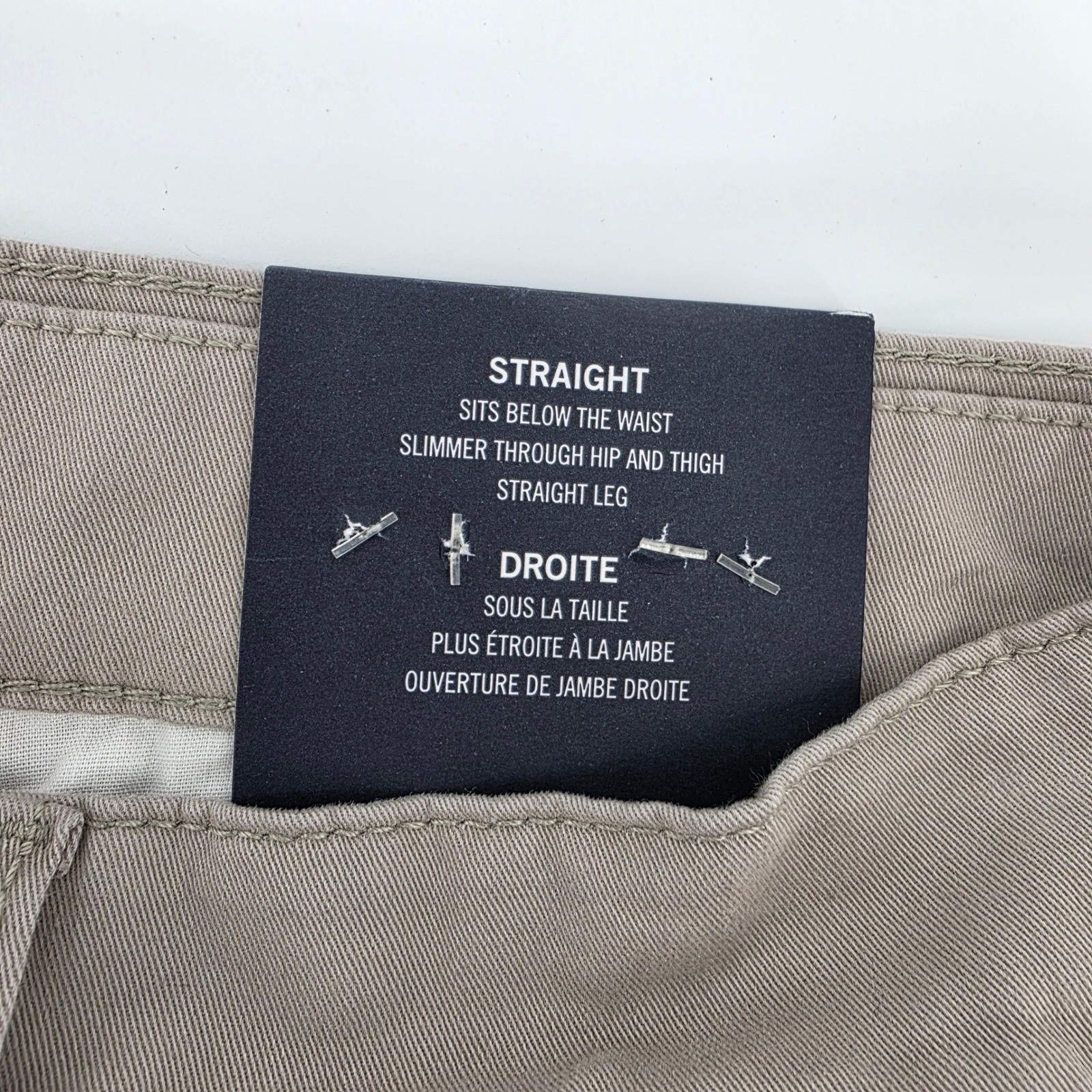 Tommy Hilfiger THFlex Mens 33×30 Straight Leg Pleated Khaki Chino Pants Tan