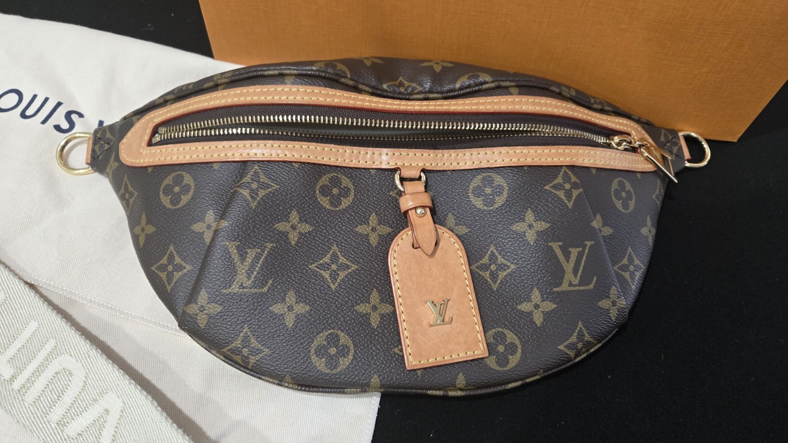 $1960 LOUIS VUITTON Monogram High Rise RFID Paris