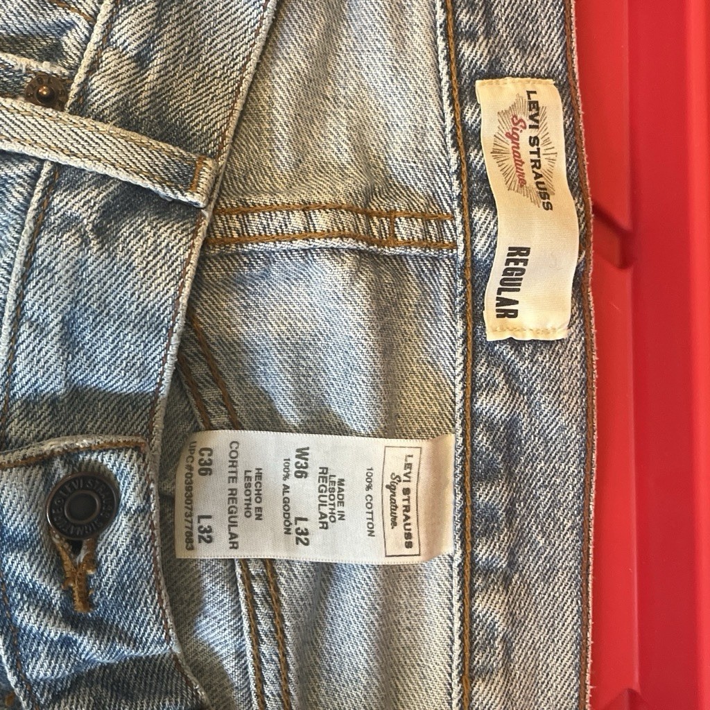 Title: Vintage Levi’s Signature Regular Fit Jeans Light Wash Denim 36×32