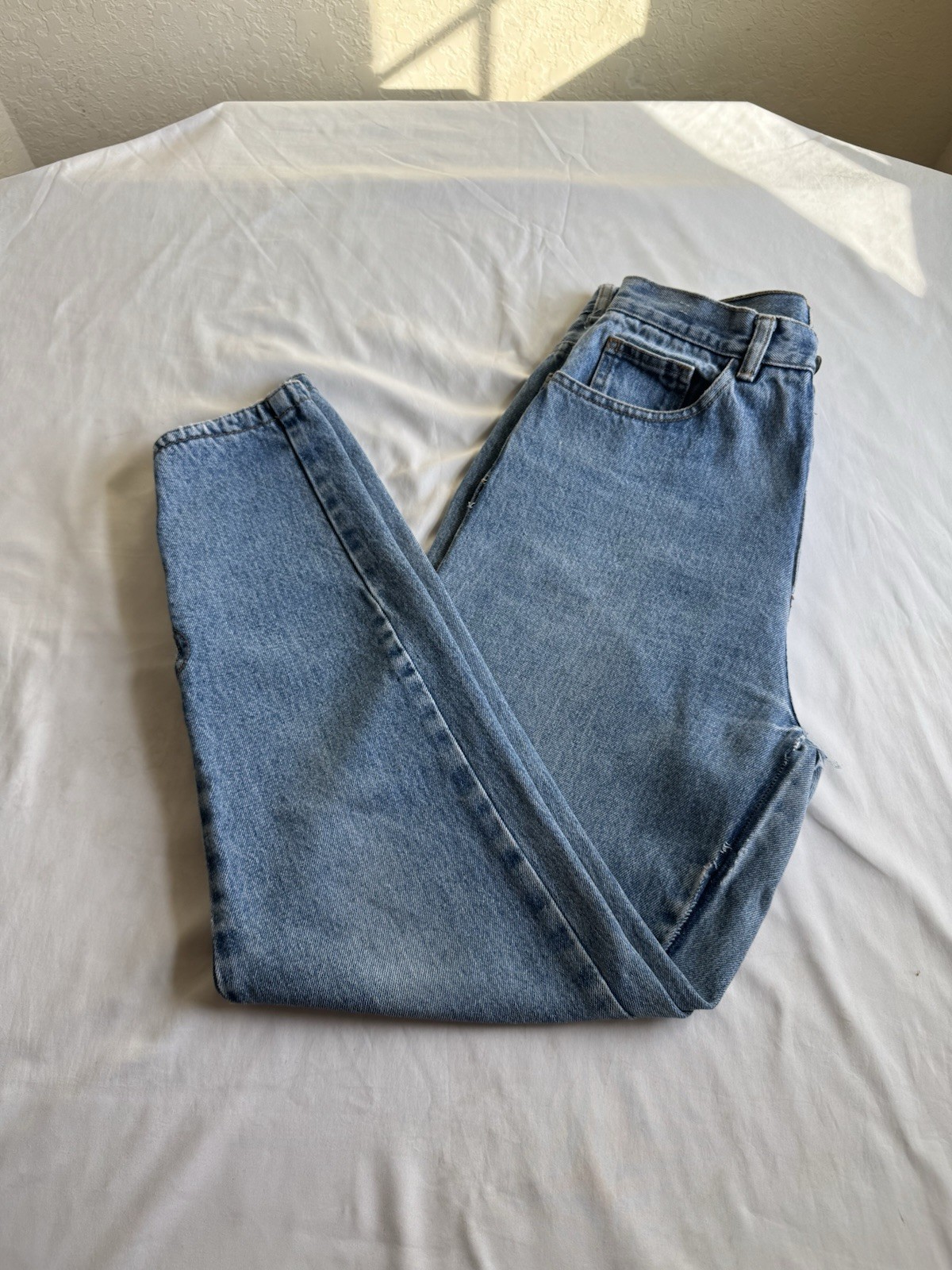 1990’s Jordache Vintage Jrs Light Wash Sk. Jeans Mid Rise 5-Pocket Ankle Button