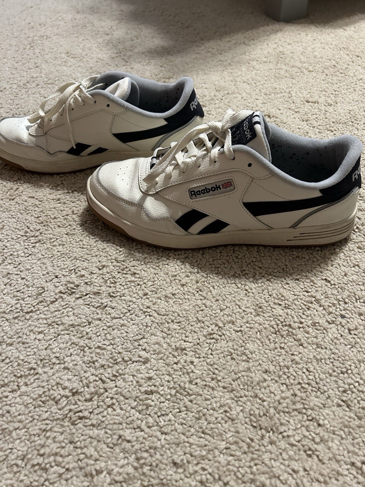 Reebok Men’s Club C 85 Vintage White and Navy Sneakers Size 10.5