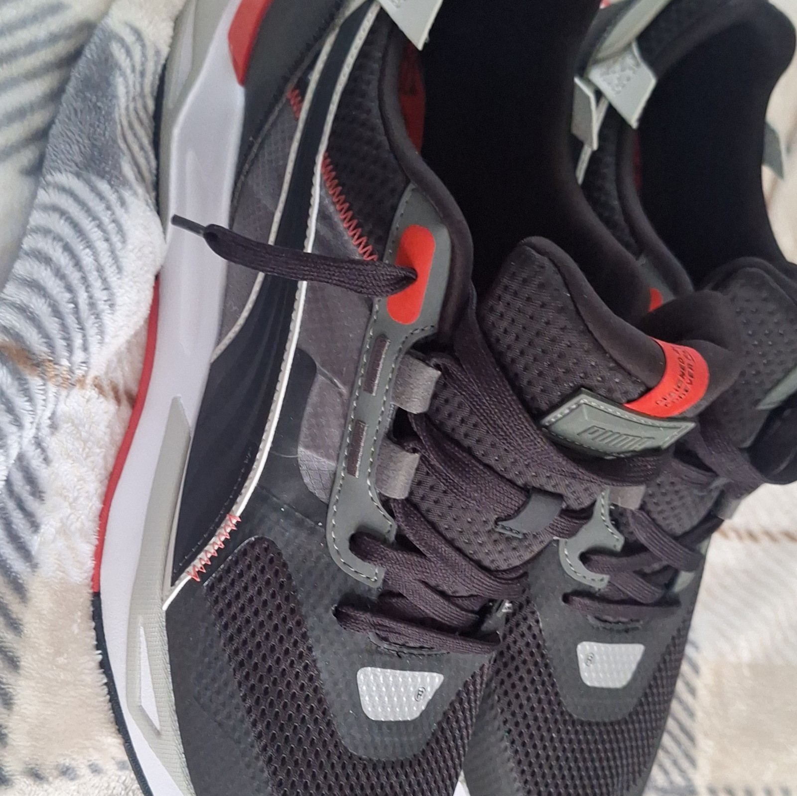PUMA Men’s Lace-Up Low Top Athletic Sneaker Black/Gray/Red/White 383107-09