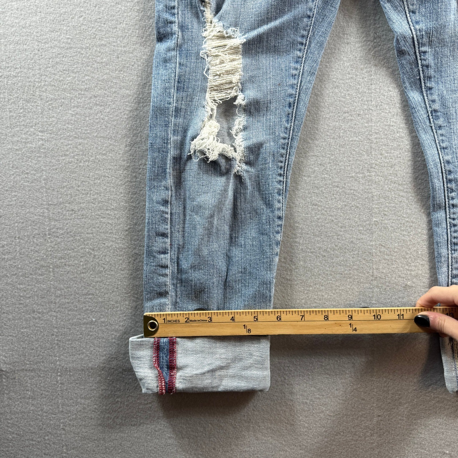 Levi’s Tilted 504 Jeans Womens 3 Blue Distressed Straight Leg