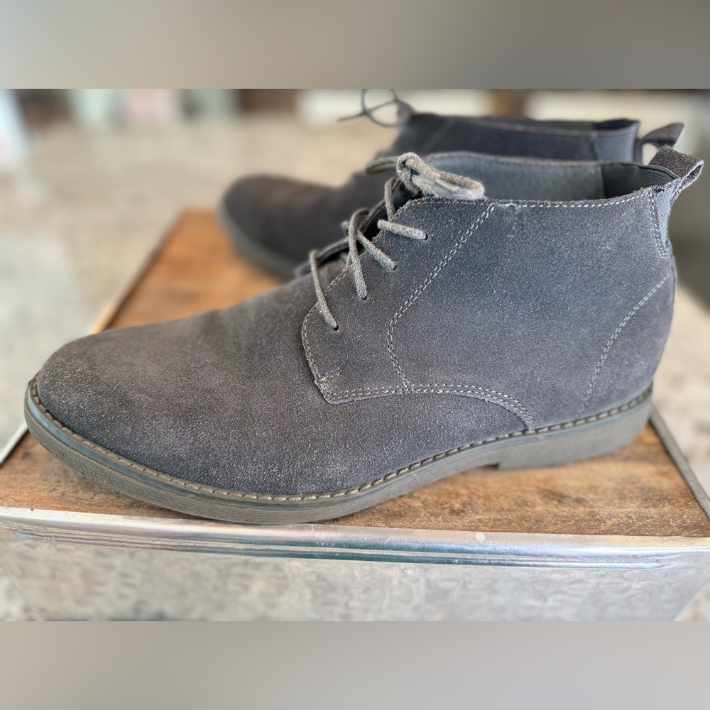 BRUNO MARC Gray Suede Boots
