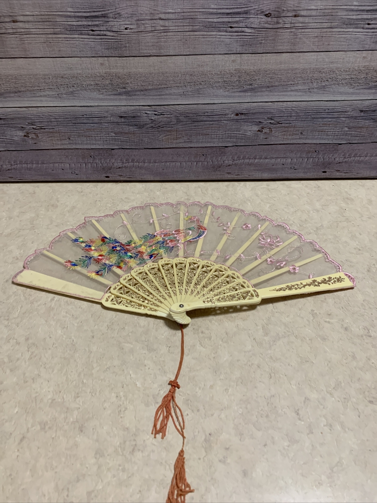 VINTAGE ORIENTAL EMBROIDERED PEACOCK CLOTH FABRIC PLASTIC FOLDING HAND FAN