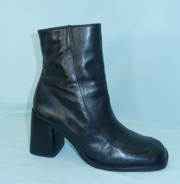 CANDIE’S Y2K Black Leather 3.5″ High Chunky Heels Square Toes Ankle Booties, 8M