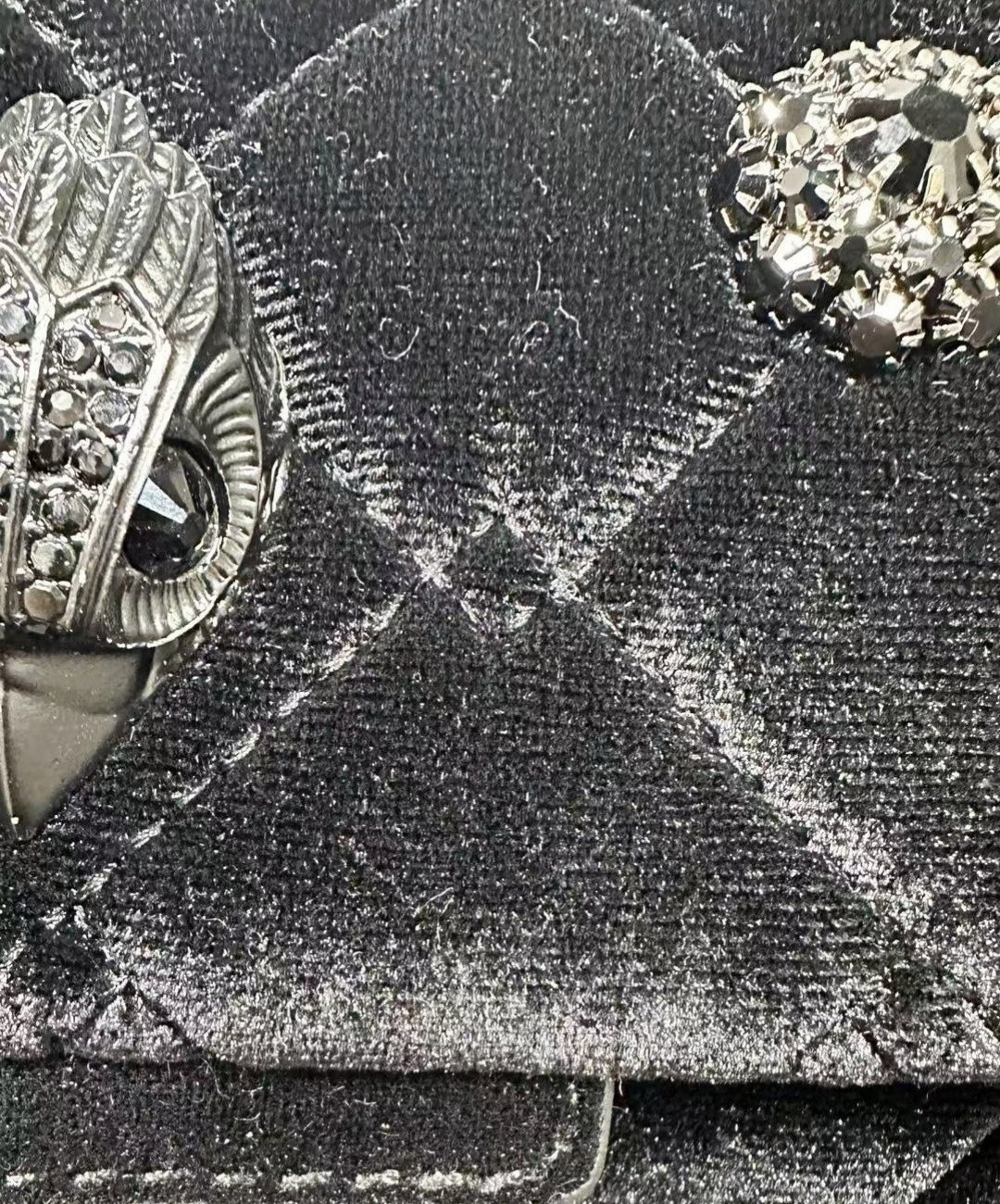 Kurt Geiger London Black Velvet Quilted Crossbody Silver Flower Eagle 20×8×15 cm