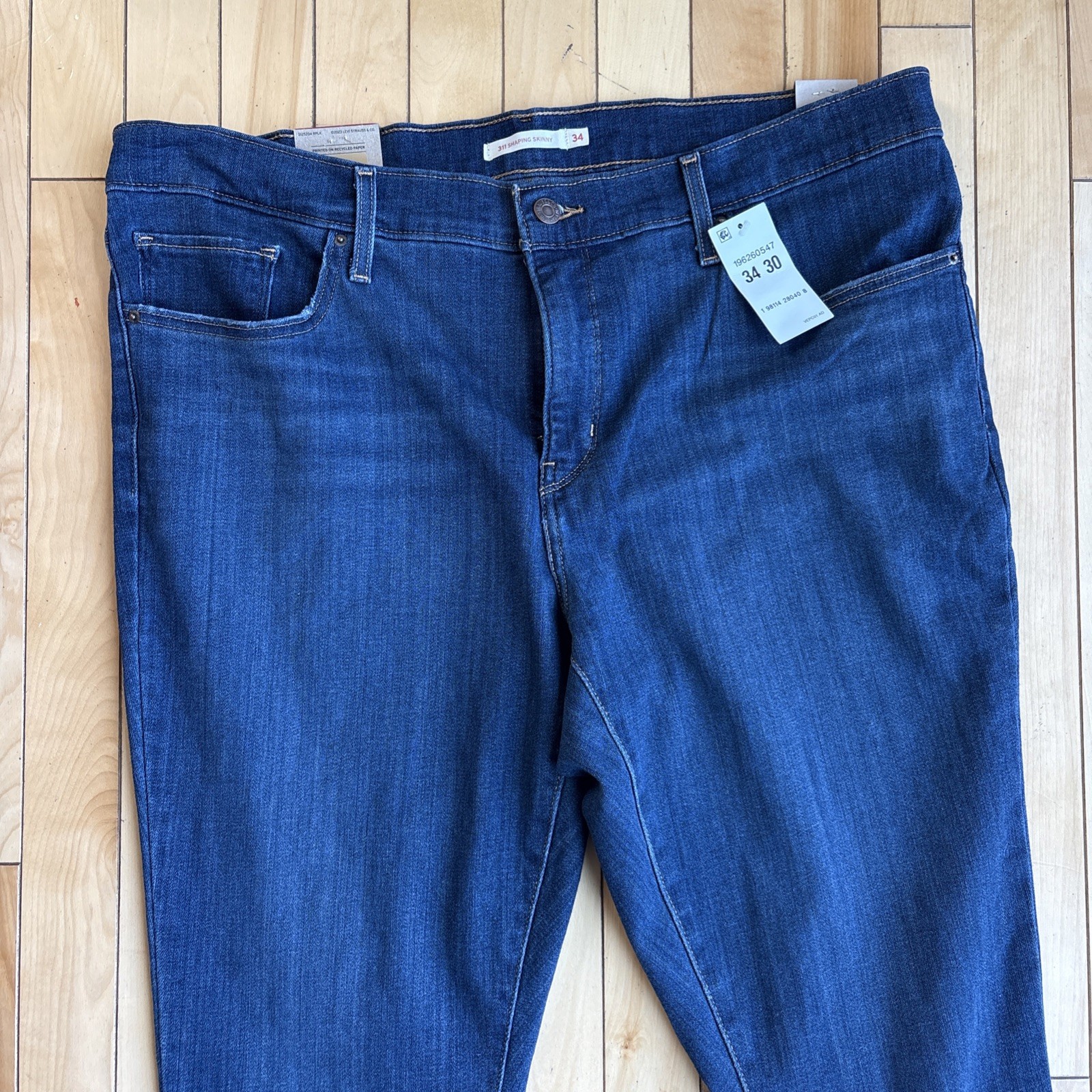 NWT Levi’s 311 Shaping Skinny Jeans Women’s Size 34Wx30L Dark Wash Distressed