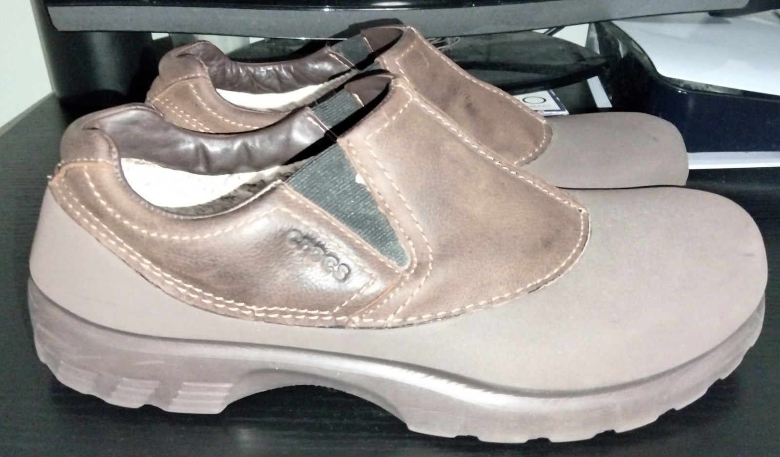 Crocs Greeley Men’s Brown Leather Loafer Slip-On Round Toe Shoes US 11