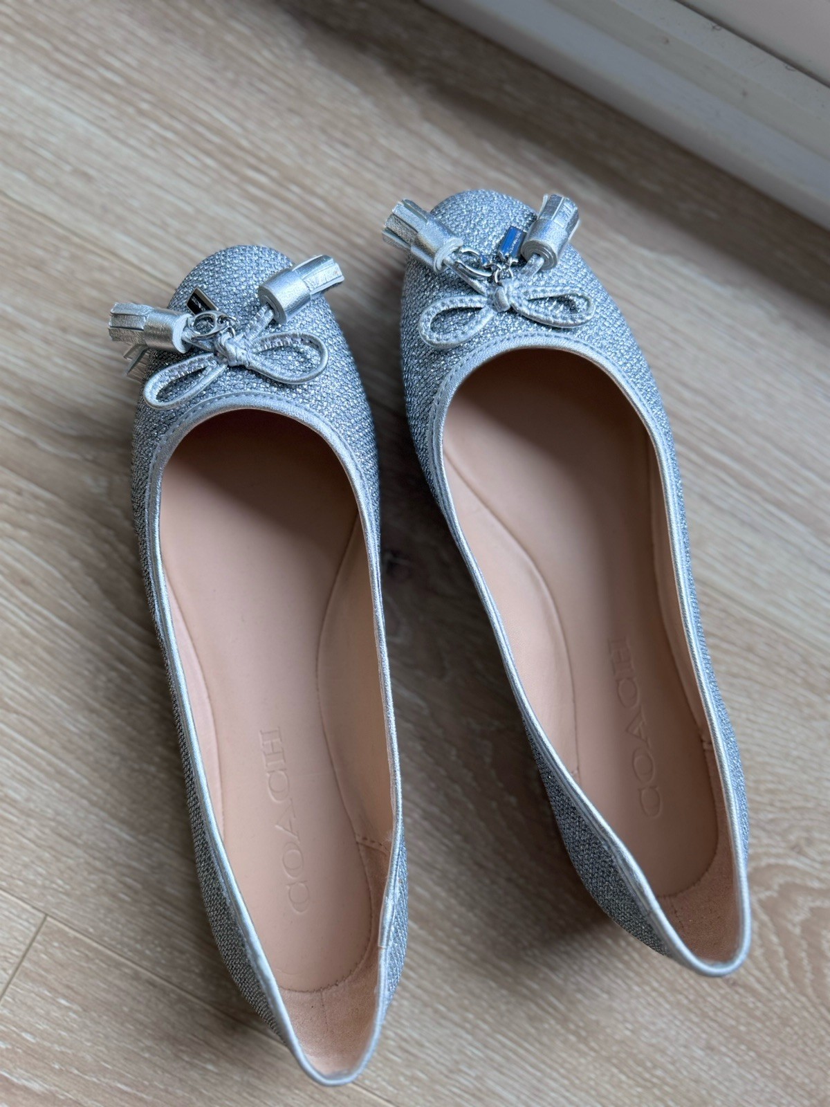 COACH Benni Silver Metallic Glitter Ballet Flats Bow Tassel Size US 5 B