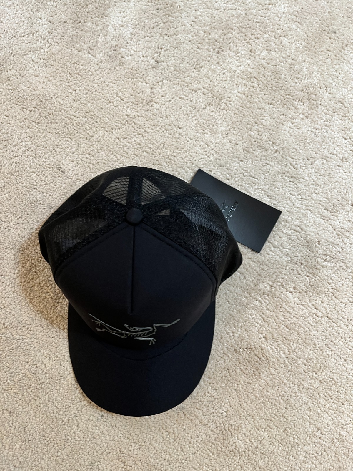 NEW NWT Arc’teryx Bird Trucker Curved Brim Hat Black One Size Adjustable