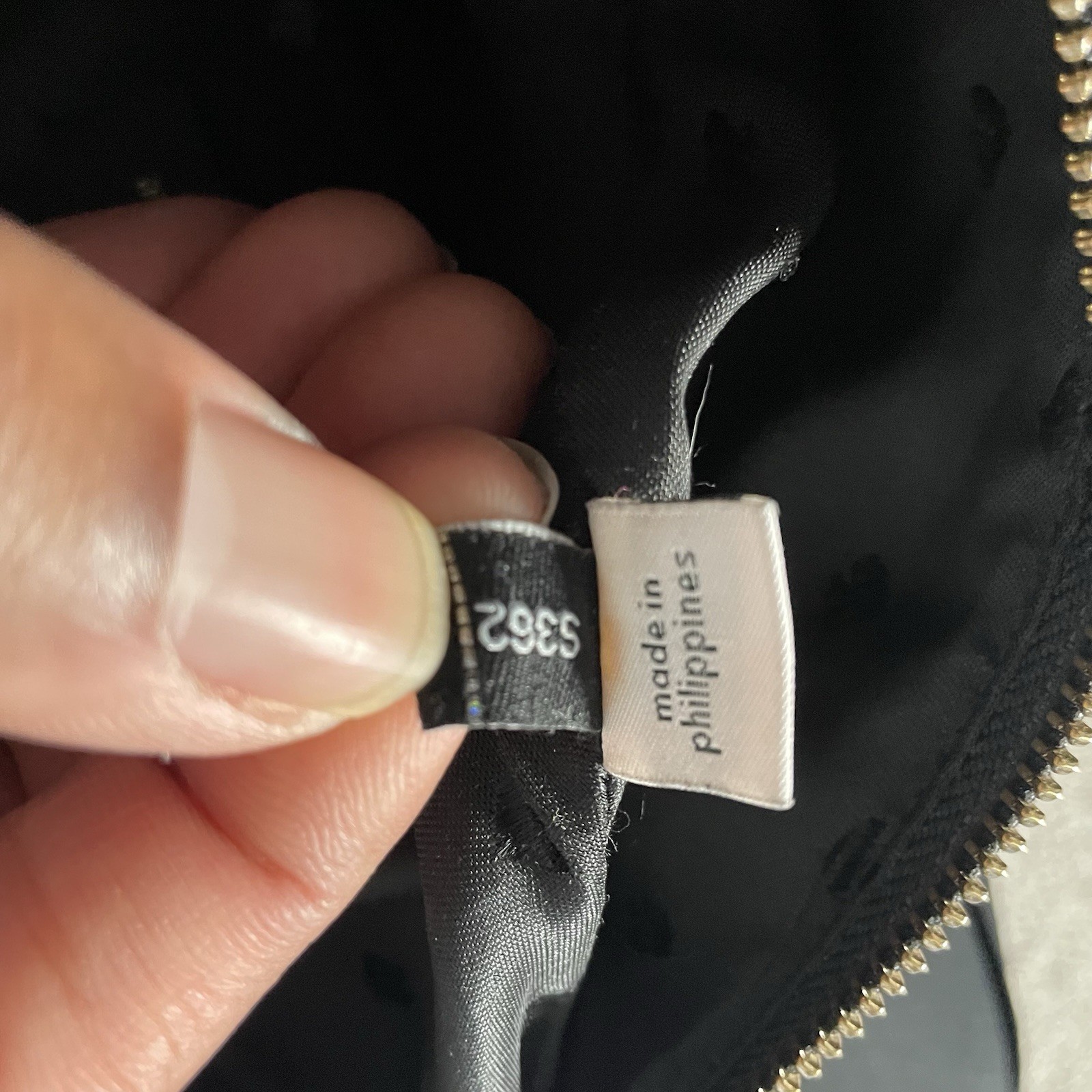 kate spade crossbody Bag Black Gold Zipper Genuine Leather Inner Pockets EUC
