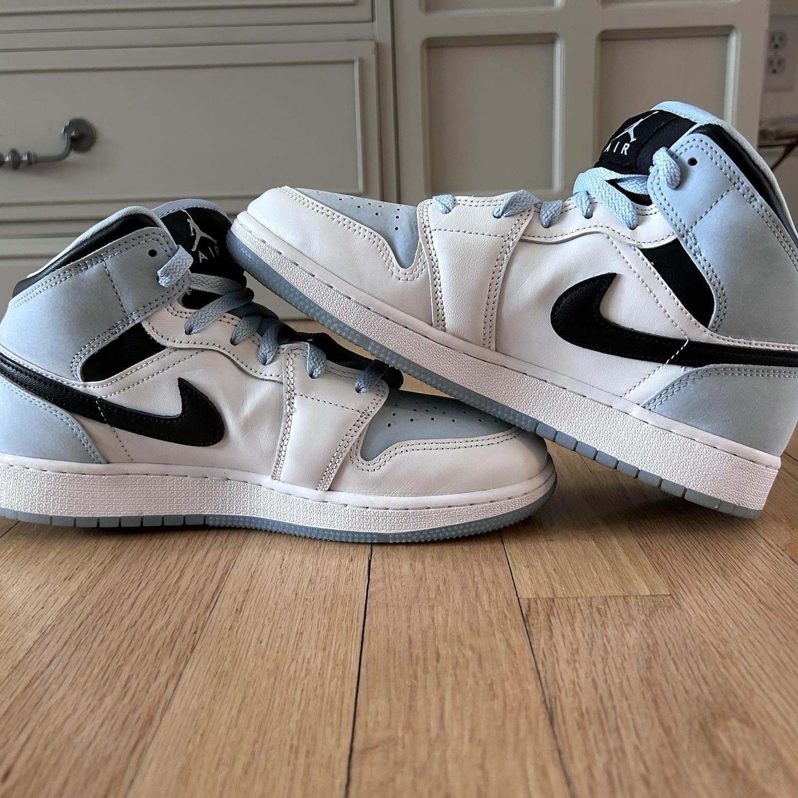 Air Jordan 1 Mid Ice Blue White DV1337-104 Youth Size 7Y