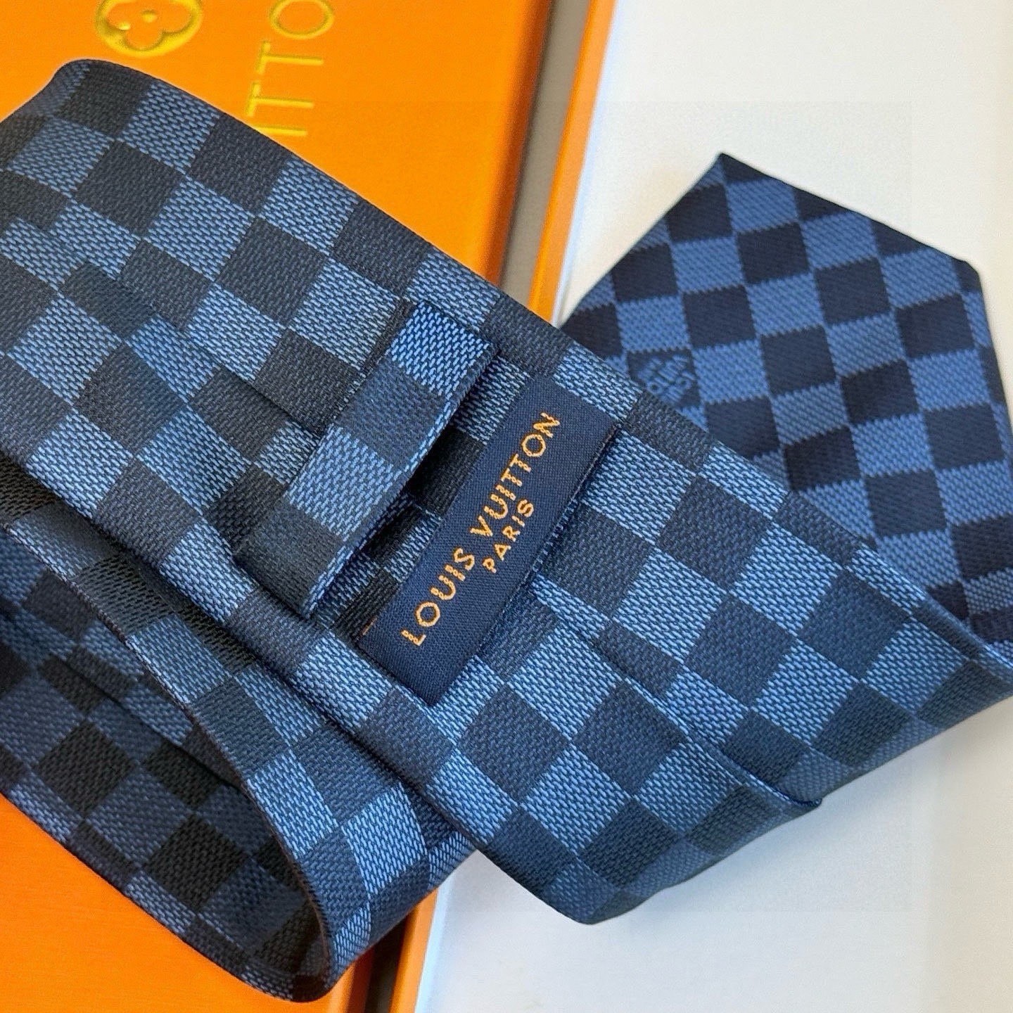 Louis Vuitton Men’s Blue/Navy Silk Tie Damier Plaids & Checks Logo Accent