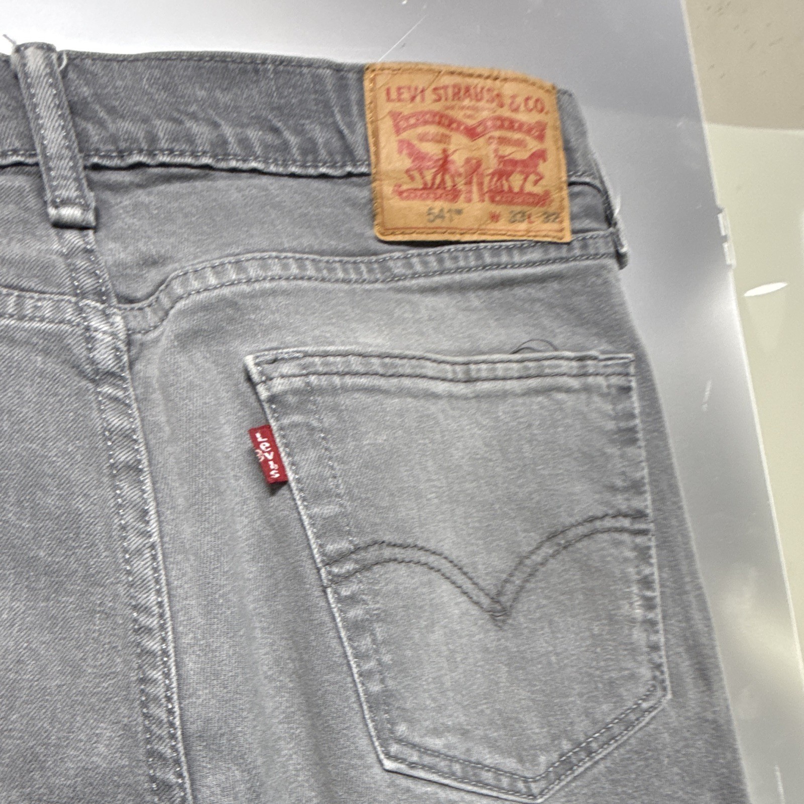 Levi’s Men’s Gray Denim Jeans Athletic Fit Straight Leg Mid Rise Cotton