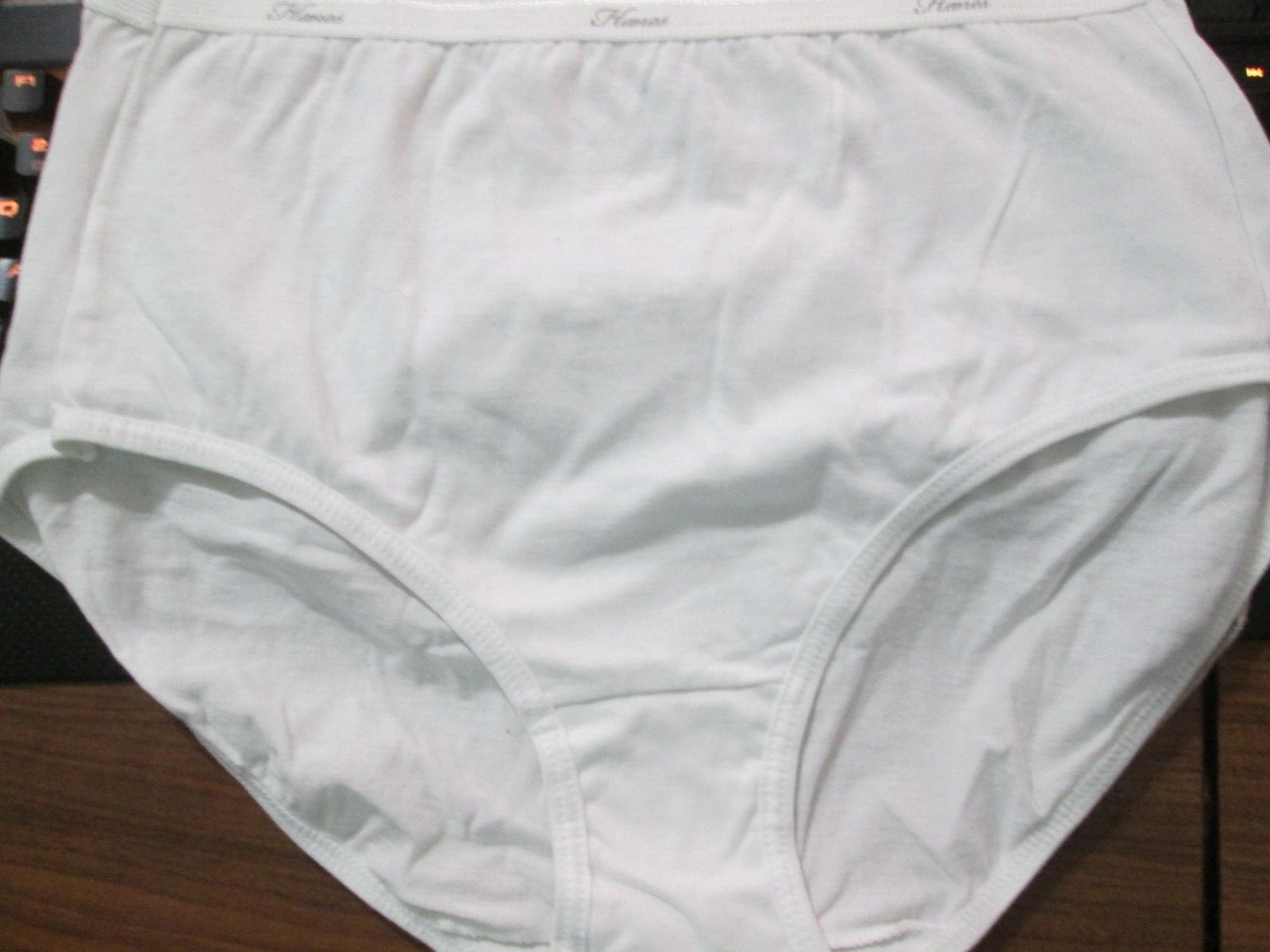 New Hanes Briefs💕 Size 6 Ribbed Beige/Tan Heather + White 75% & 100% Cotton